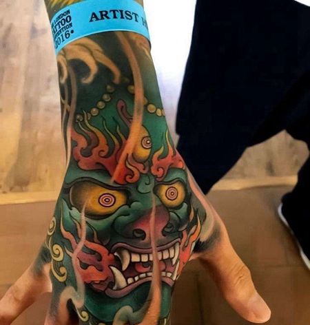 新传统手背雷神纹身图案
