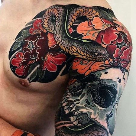 日式大臂前胸蛇骷髅牡丹纹身图案