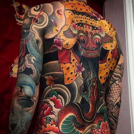 日式后背蛇面具纹身图案