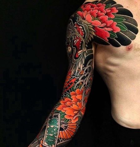 日式胳膊龙牡丹纹身图案