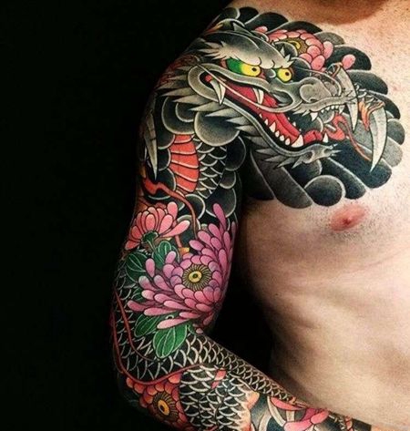 日式胳膊前胸龙菊花纹身图案