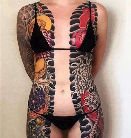 日式侧腰蛇菊花纹身图案