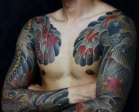 日式胳膊前胸鲤鱼纹身图案