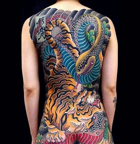 日式后背蛇老虎纹身图案