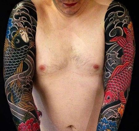 日式胳膊牡丹鲤鱼纹身图案