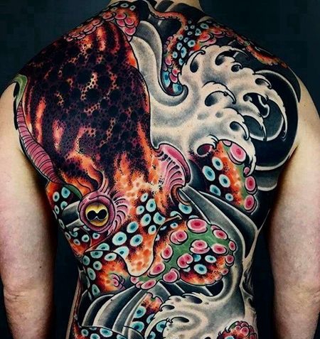 日式后背章鱼纹身图案