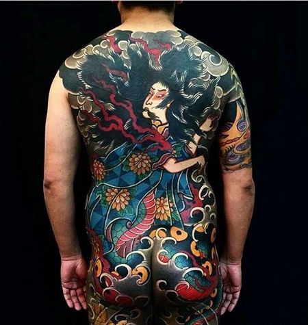 日式后背蛇女人纹身图案