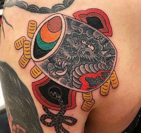 日式后肩鼓纹身图案