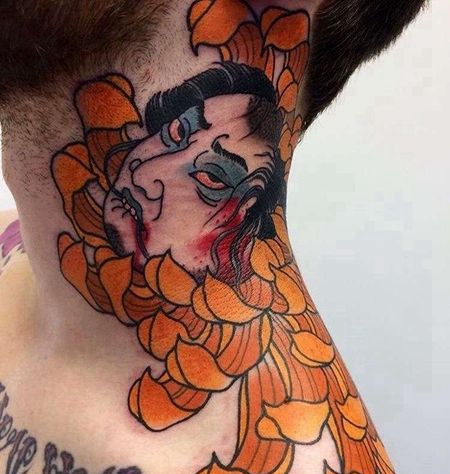 日式脖子武士菊花纹身图案