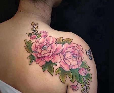 日式后肩花卉纹身图案