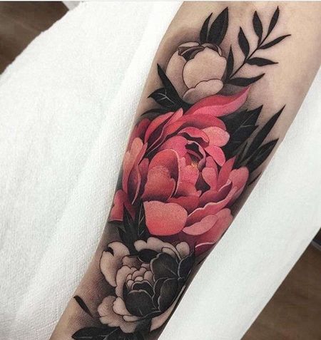 新传统小腿玫瑰纹身图案