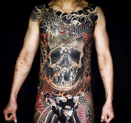 新传统前胸腹部骷髅蛇纹身图案