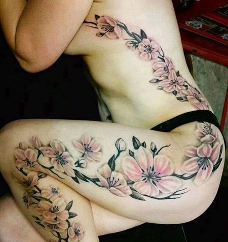 侧腰大腿花卉纹身图案