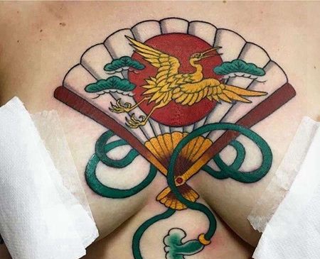 新传统前胸扇子纹身图案