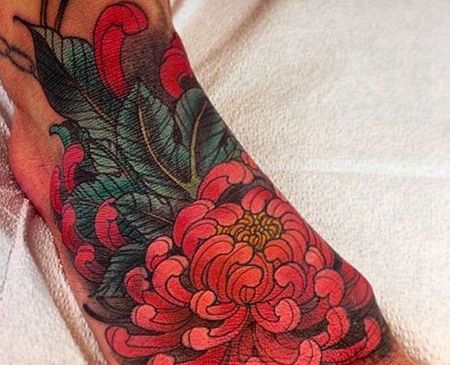 新传统脚背菊花纹身图案