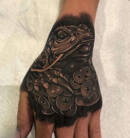 写实手背金蝉纹身图案