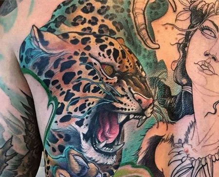 新传统后背豹子纹身图案
