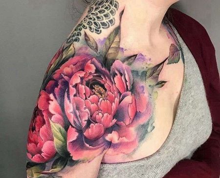 新传统锁骨牡丹纹身图案