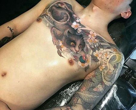 新传统前胸猫纹身图案