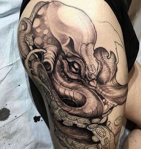 新传统大腿章鱼纹身图案