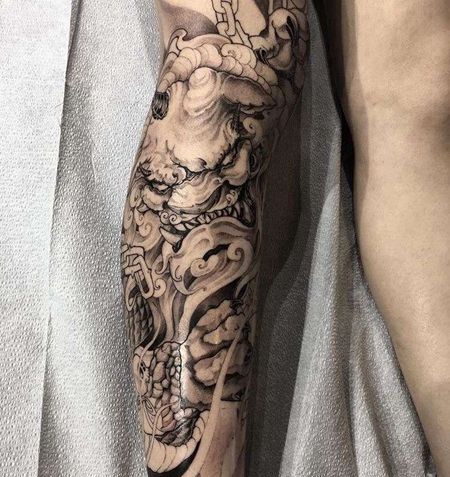 新传统腿唐狮纹身图案