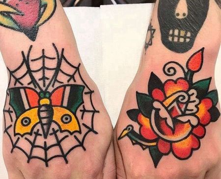 New School手背蝴蝶玫瑰纹身图案