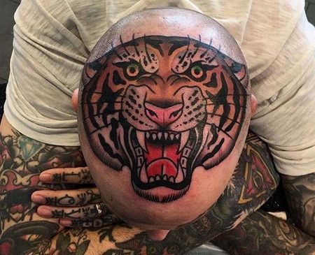 Old School头顶老虎纹身图案