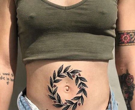 Old School腹部花环纹身图案