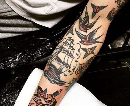 Old School小臂帆船手纹身图案