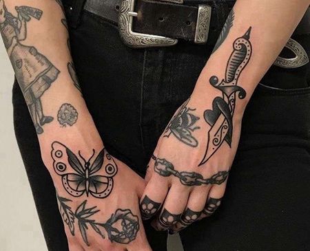 Old School手背蝴蝶匕首纹身图案