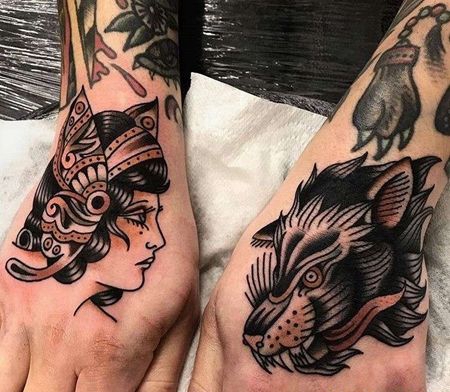 Old School手背女人狼纹身图案