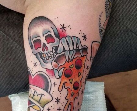 Old School大臂骷髅披萨纹身图案
