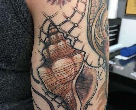 New School大臂海螺纹身图案