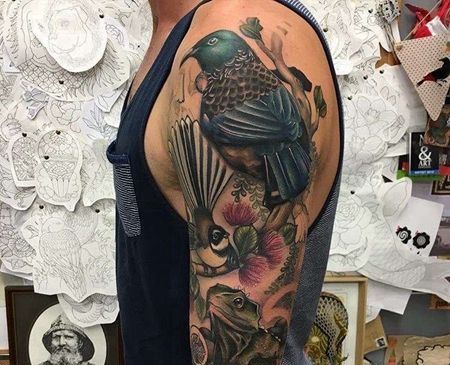 New School大臂鸟变色龙纹身图案