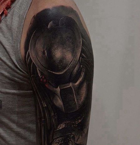 写实大臂铁血战士纹身图案
