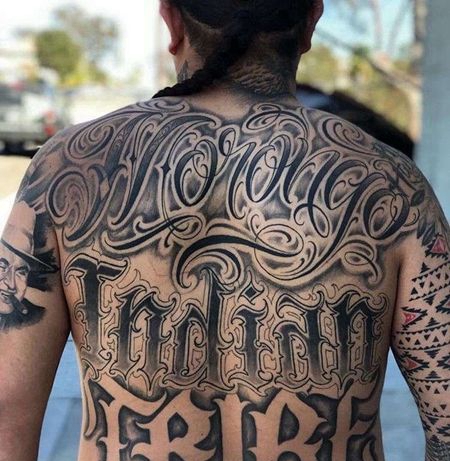 花体字后背纹身图案