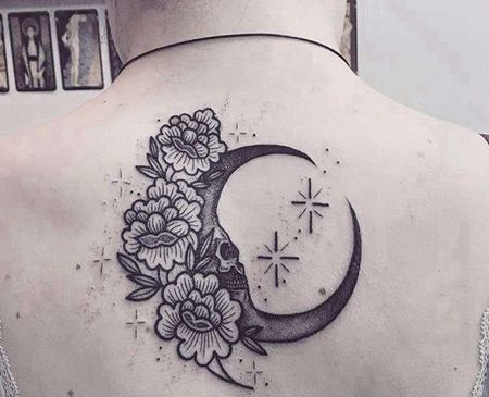 点刺后背月亮花卉纹身图案
