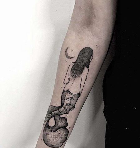 点刺小臂美人鱼纹身图案