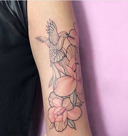 点线大臂花卉鸟纹身图案