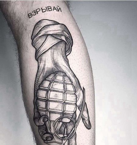 线条小腿手手榴弹纹身图案