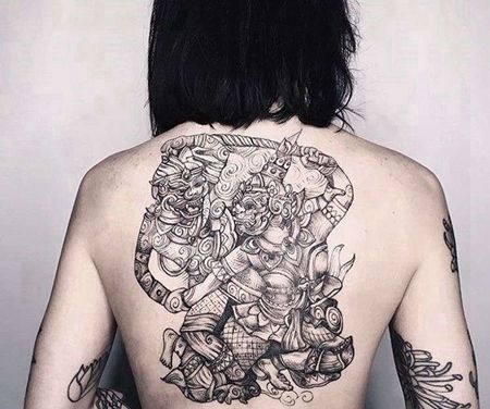 线条后背战士纹身图案