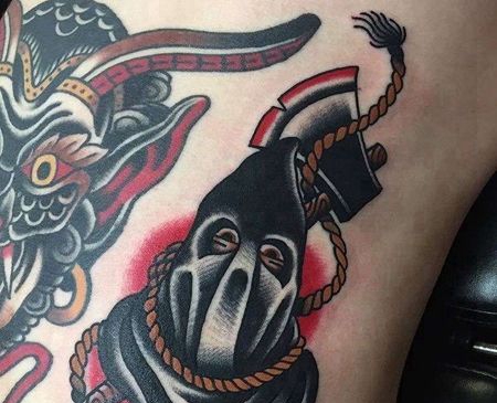 Old School侧腰黑衣人纹身图案