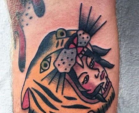 Old School小腿女人老虎纹身图案