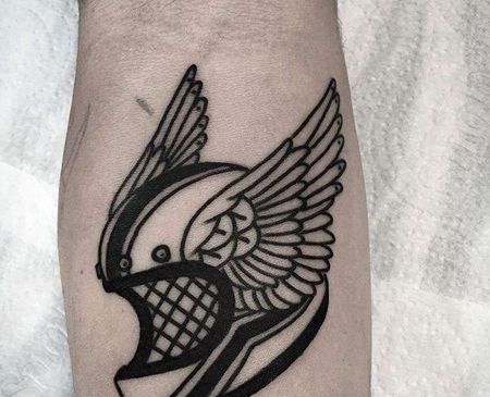 Old School小臂头盔纹身图案