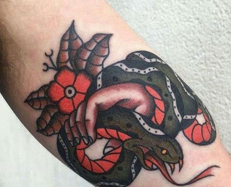 Old School大臂蛇手纹身图案