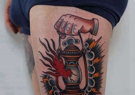 Old School大腿手油灯纹身图案