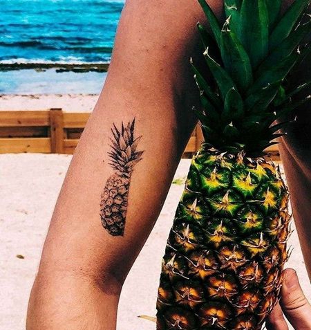 点刺大臂菠萝纹身图案