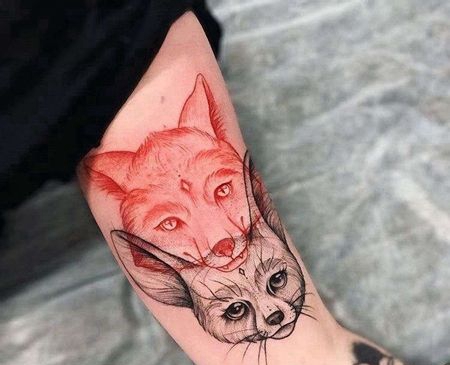 点线大臂狐狸猫纹身图案