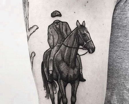 点刺大臂马纹身图案