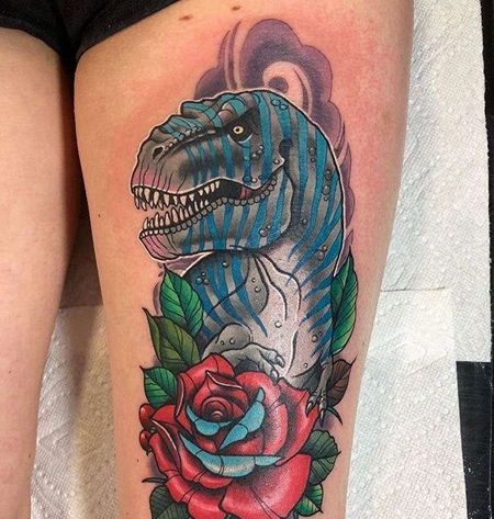 New School大腿恐龙玫瑰纹身图案